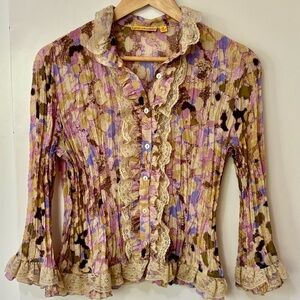Lloyd Williams| Retro Inspired Ruffled Floral Blouse in Pink Purple & Cream Sz M